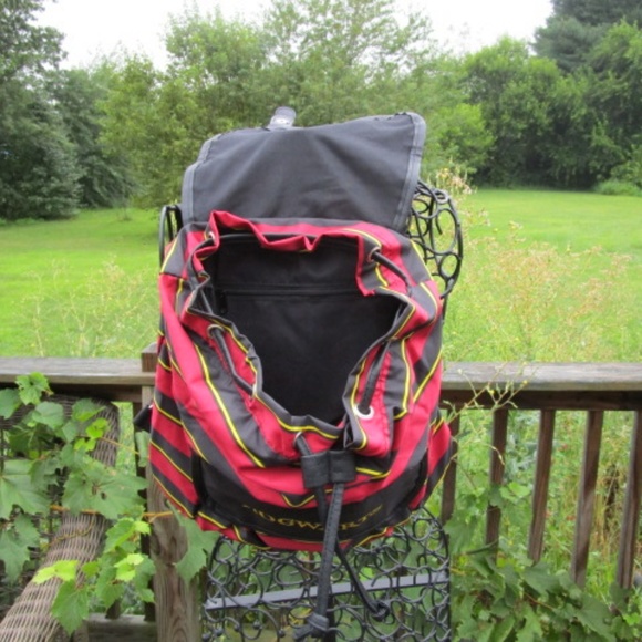 Harry Potter Hogwarts Crest Backpack - Red and Black - Picture 7 of 8